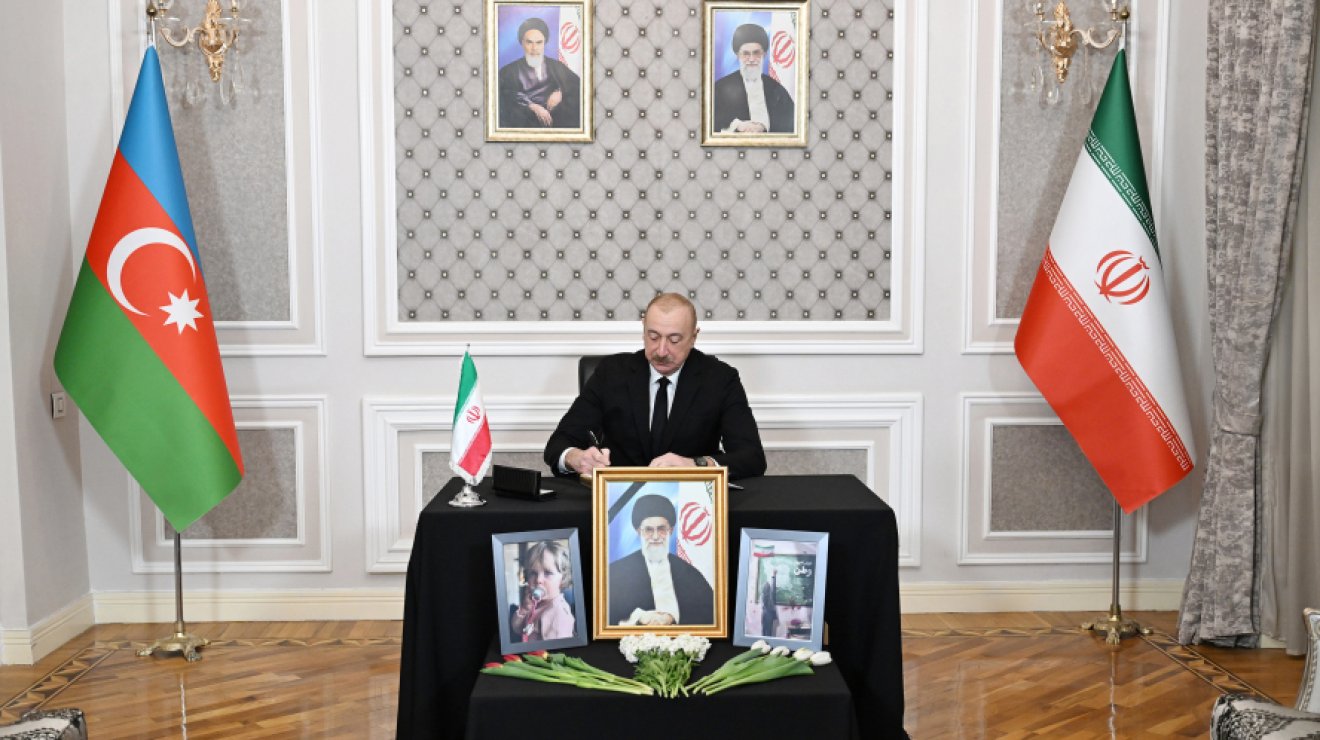 Президент Ильхам Алиев побывал в посольстве Ирана в нашей стране и выразил соболезнования
