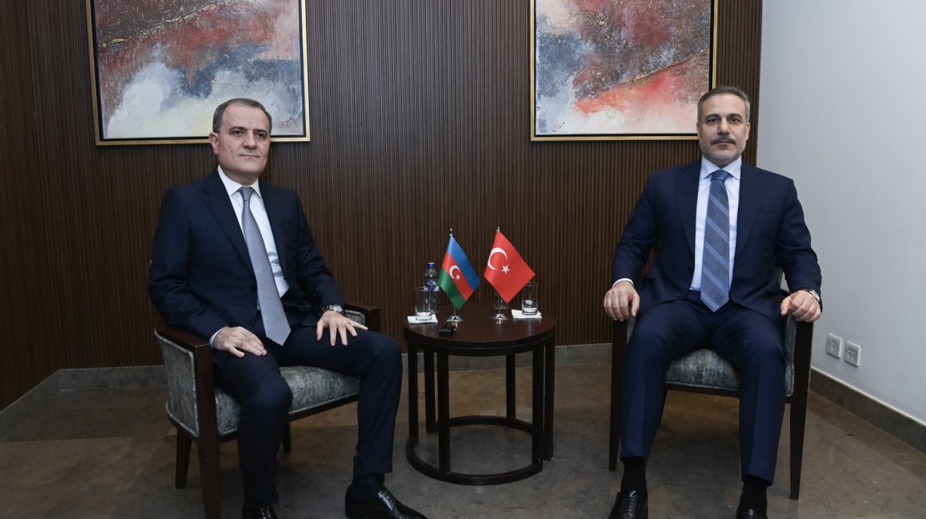 Главы МИД Азербайджана и Турции обсудили региональную безопасность на Ближнем Востоке