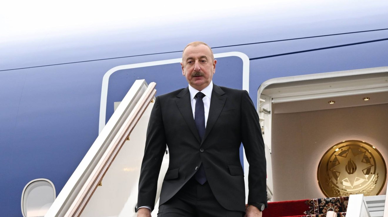 
Президент Ильхам Алиев прибыл с государственным визитом в Грузию