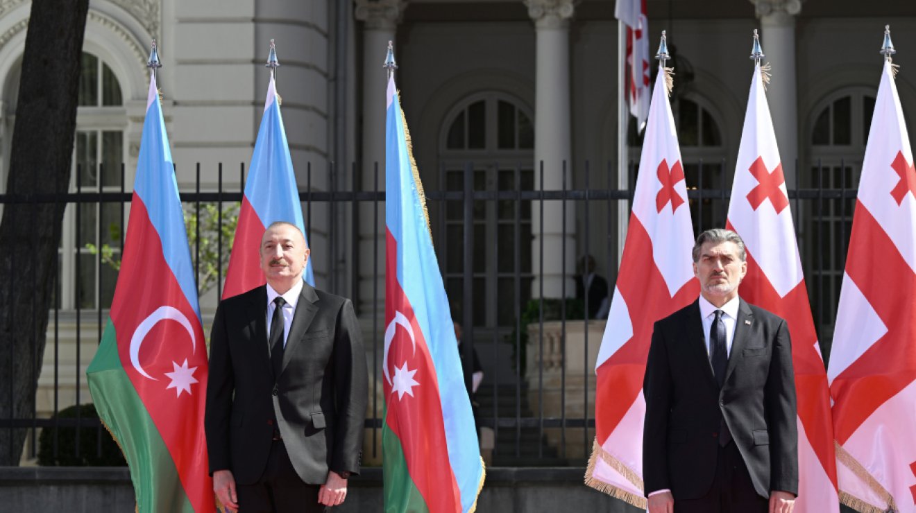 В Тбилиси состоялась церемония официальной встречи Президента Ильхама Алиева
