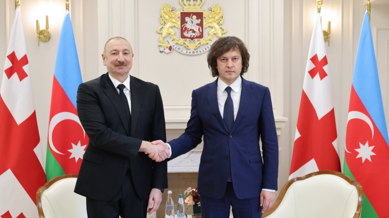 
Состоялась встреча Президента Ильхама Алиева с Премьер-министром Грузии Ираклием Кобахидзе один на один