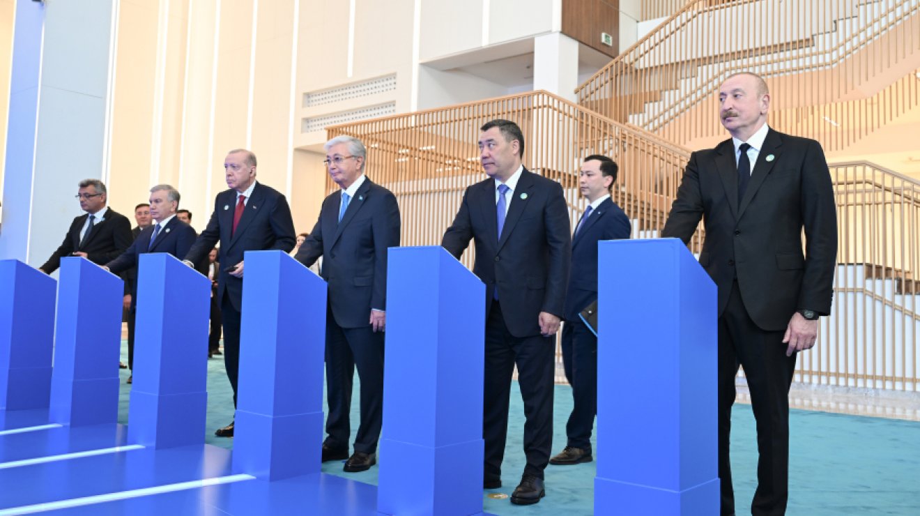 Президент Ильхам Алиев и другие участники неформального Саммита ОТГ приняли участие в церемонии закладки фундамента Центра тюркской цивилизации