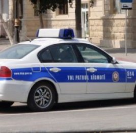 В Баку проходят рейды по выявлению автомобилей с пленками и шторками на стеклах
