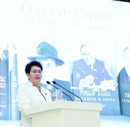 В Центре Гейдара Алиева состоялась презентация трехтомного романа-исследования «Гейдар Алиев. Личность и эпоха»