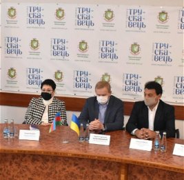 В Украине на посвященной международному конкурсу пресс-конференции почтилипамять наших шехидов