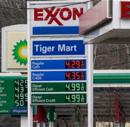 В США цены на бензин снизились до 4,50 доллара за галлон