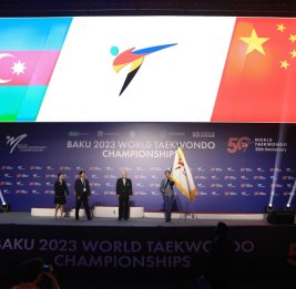 Флаг чемпионата Всемирной федерации таэквондо передан от Азербайджана Китаю