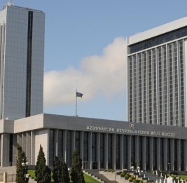 В парламенте проходят общественные слушания в связи с возвращением в Западный Азербайджан