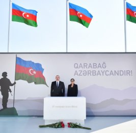 Президент Ильхам Алиев и первая леди Мехрибан Алиева посетили в Баку строящийся Парк Победы 