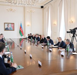 Началась встреча Президента Азербайджана Ильхама Алиева и Президента Болгарии Румена Радева в расширенном составе 