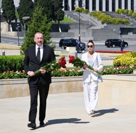 Президент Ильхам Алиев и первая леди Мехрибан Алиева почтили память сынов Азербайджана, погибших за Победу над фашизмом