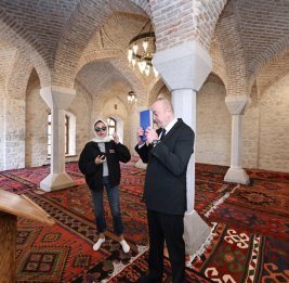 Президент Ильхам Алиев и первая леди Мехрибан Алиева приняли участие в открытии после реставрации мечети Мамайы БУДЕТ ОБНОВЛЕНО