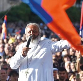 Между миром и церковью