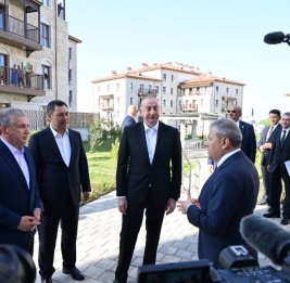 Президенты Азербайджана, Узбекистана и Кыргызстана побывали в первом жилом комплексе и мечети Ашагы Говхар Ага в Шуше, совершили прогулку по городу БУДЕТ ОБНОВЛЕНО