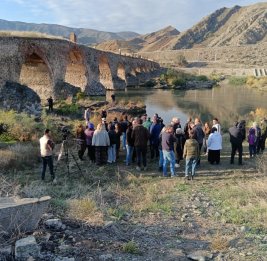 Международные путешественники ознакомились с Худаферинским мостом