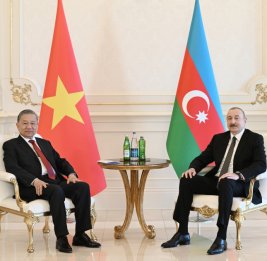 Началась встреча Президента Ильхама Алиева с Генеральным секретарем Центрального Комитета Коммунистической партии Вьетнама в узком составе