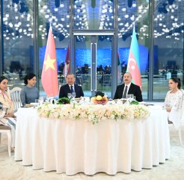 От имени Президента Ильхама Алиева дан государственный прием в честь Генерального секретаря Центрального Комитета Коммунистической партии Вьетнама