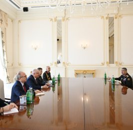 Президент Азербайджана Ильхам Алиев принял министра национальной обороны Турции