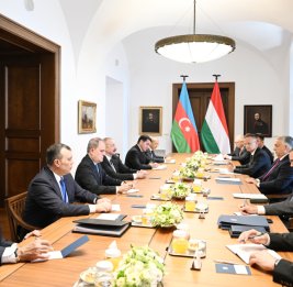 В Будапеште состоялась встреча Президента Азербайджана Ильхама Алиева с премьер-министром Венгрии в расширенном составе БУДЕТ ОБНОВЛЕНО