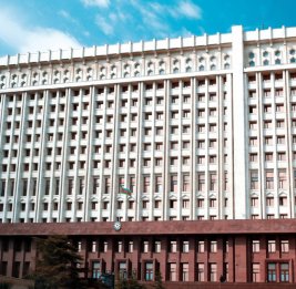Развиваются связи сотрудничества с политическими партиями