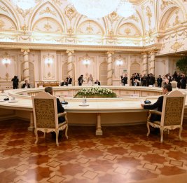 Премьер-министр Азербайджана принял участие во встрече Президента Таджикистана с членами Совета глав правительств СНГ