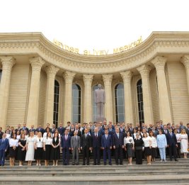 На службе стране и народу