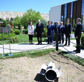Стрелки показывают время действий

