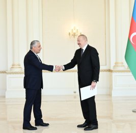 Президент Ильхам Алиев принял верительные грамоты новоназначенного посла Ирана в Азербайджане