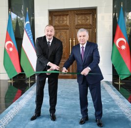 Президенты Ильхам Алиев и Шавкат Мирзиёев приняли участие в открытии нового здания посольства Узбекистана в Азербайджане