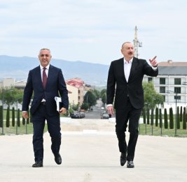 Президент Ильхам Алиев ознакомился со строительными работами в парке Победы в Ханкенди