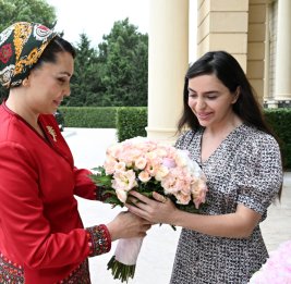 Вице-президент Фонда Гейдара Алиева Лейла Алиева встретилась с дочерью председателя Халк Маслахаты Туркменистана Огулджахан Атабаевой