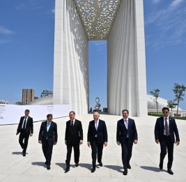 Председатель Халк Маслахаты Туркменистана Гурбангулы Бердымухамедов посетил Парк Победы