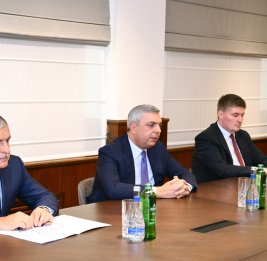 Руководитель Администрации Президента Азербайджана встретился с делегацией Счетной палаты ОАЭ