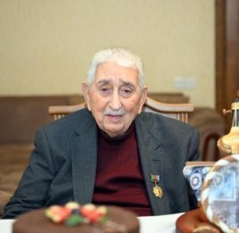 Проходит церемония прощания с народным артистом Арифом Бабаевым