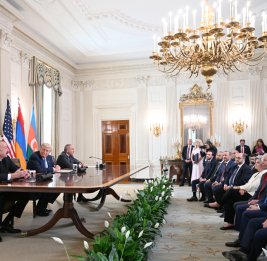Премьер-министр Армении Никол Пашинян в Белом доме выступил с заявлением для прессы