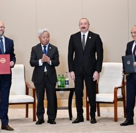 Президент Ильхам Алиев встретился в Тяньцзине с президентом Азиатского банка инфраструктурных инвестиций