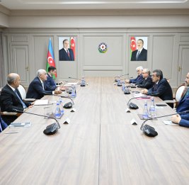 Премьер-министр Али Асадов встретился с министром национального образования Турции