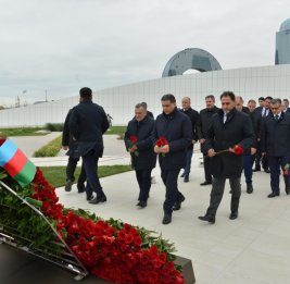Коллектив Милли Меджлиса посетил Парк Победы