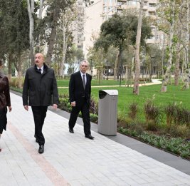 Президент Ильхам Алиев и первая леди Мехрибан Алиева приняли участие в открытии нового парка в Наримановском районе Баку