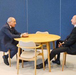 Президент Азербайджана Ильхам Алиев встретился в Копенгагене с Премьер-министром Армении Николом Пашиняном