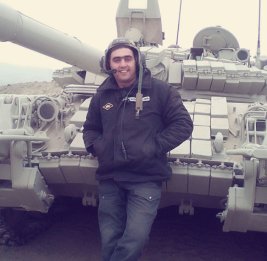 Герой в стальной броне

