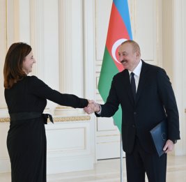 Президент Ильхам Алиев принял верительные грамоты новоназначенного руководителя представительства Европейского Союза в Азербайджане