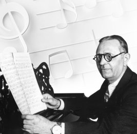 Патриарх азербайджанской музыки.
Узеир Гаджибейли