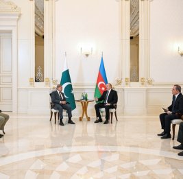 Состоялась встреча Президента Ильхама Алиева с Премьер-министром Пакистана в узком составе