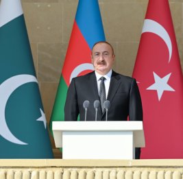 В Баку состоялся Военный парад, посвященный пятой годовщине Победы в Отечественной войне