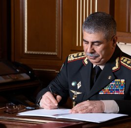 Министр обороны Азербайджана выразил соболезнования турецкой стороне