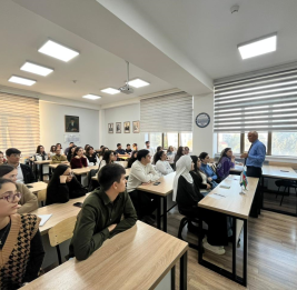 Профессор Университета Эрджиес провел мастер-класс в БГУ