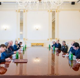Президент Ильхам Алиев принял государственного министра по вопросам обороны Соединенного Королевства