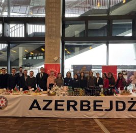 Первая леди Польши посетила стенд Азербайджана на международном благотворительном мероприятии в Варшаве