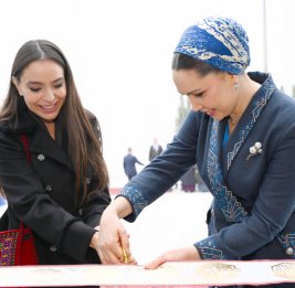 Лейла Алиева приняла участие в церемонии открытия в Туркменистане Авазинского филиала Благотворительного фонда по оказанию помощи нуждающимся в опеке детям